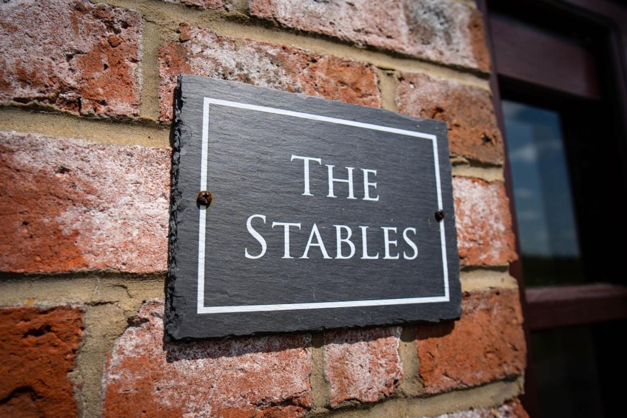 The Stables Villa วูดฮอลล์สปา ภายนอก รูปภาพ